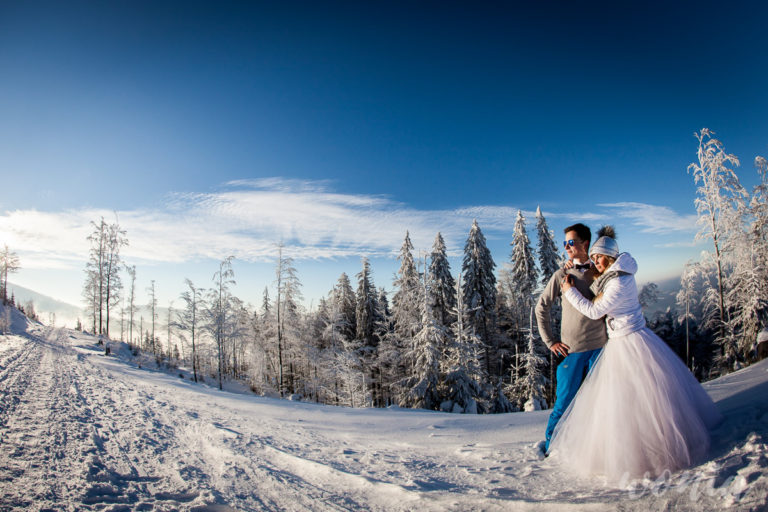 Zimowy plener ślubny