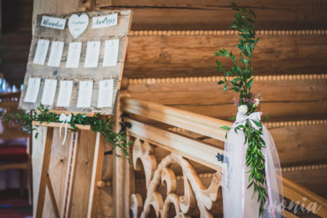 Ruskus i tablica z listą gości