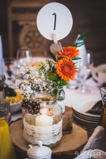 Rystykalna dekoracja stołu