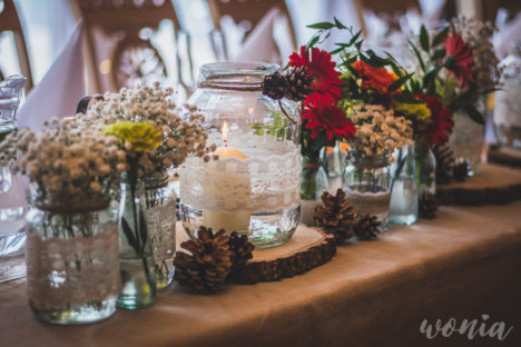 Rustykalna dekoracja stołu prezydialnego, Dworek Góralski - Łodygowice