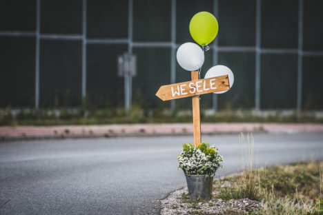 Kierunkowskaz "wesele"