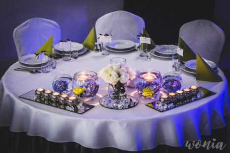 Dekoracja stołu prezydialnego, "Niecodzienna"