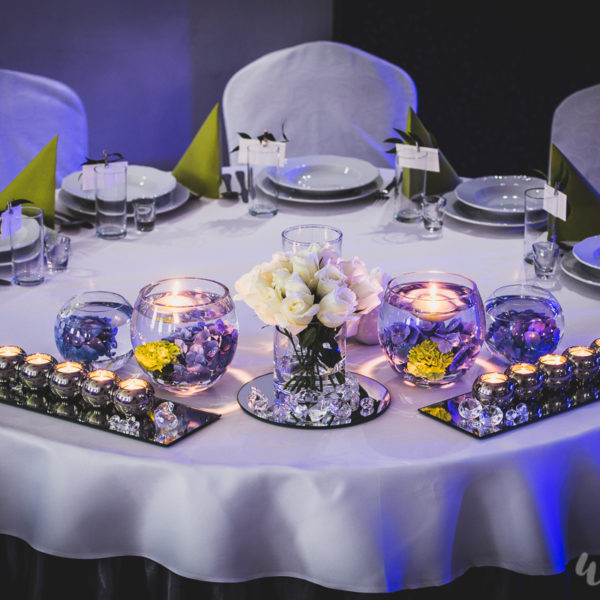 Dekoracja stołu prezydialnego, "Niecodzienna"