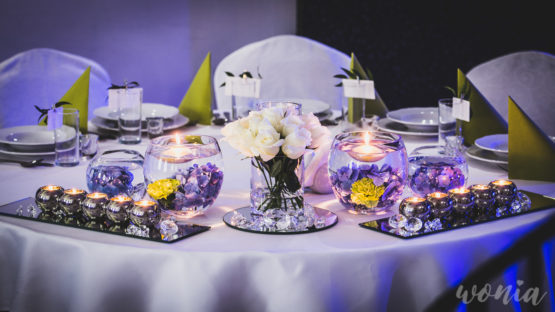 Dekoracja stołu prezydialnego, "Niecodzienna"