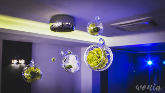 Szklane kule i goździki