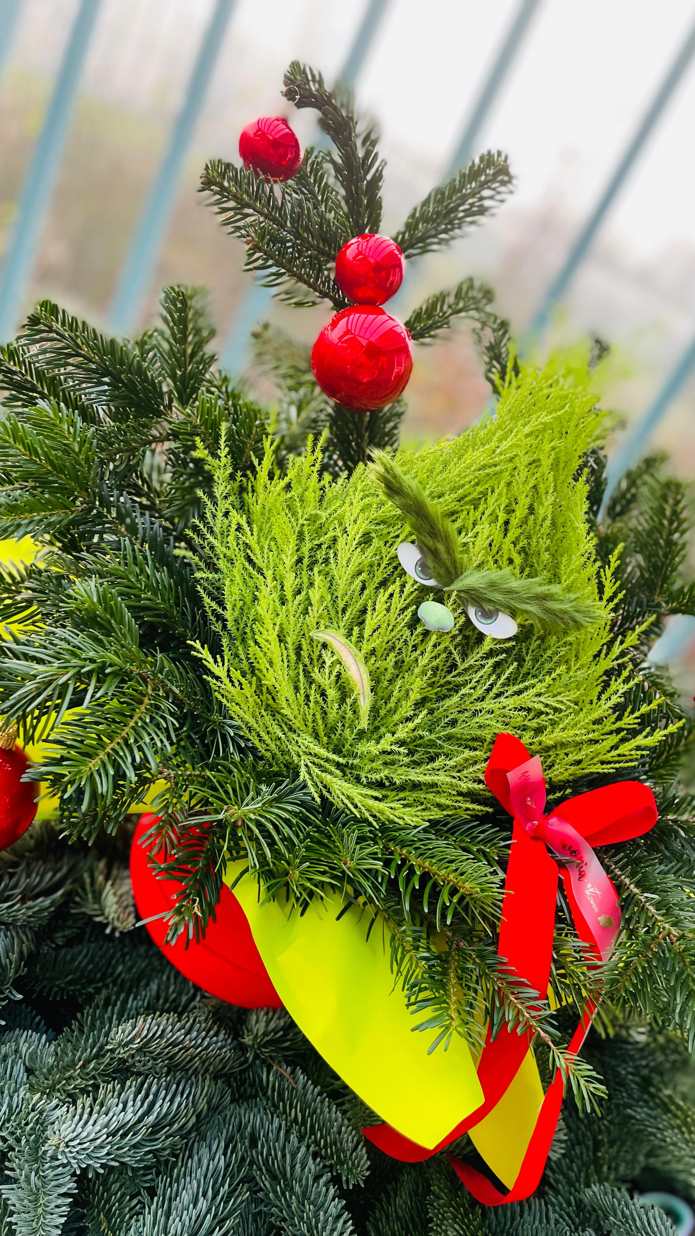 I’m back! 💚 To co będą te święta czy ich nie będzie? 
#grinch #merrygrinchmas  #xmas #designfloral